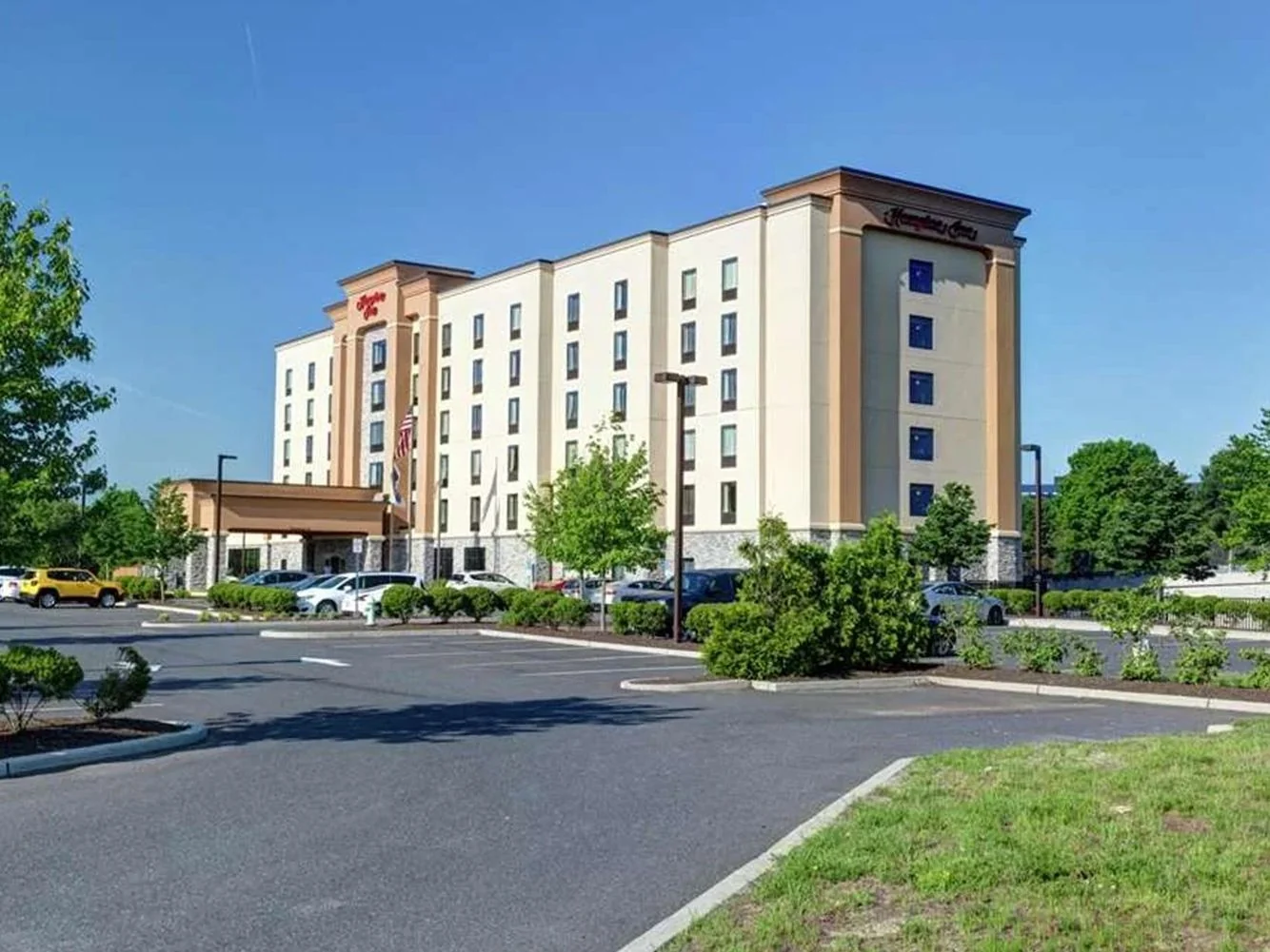 Hampton Inn Neptune/Wall — Sale in Neptune Township, NJ, photo 2 of 8