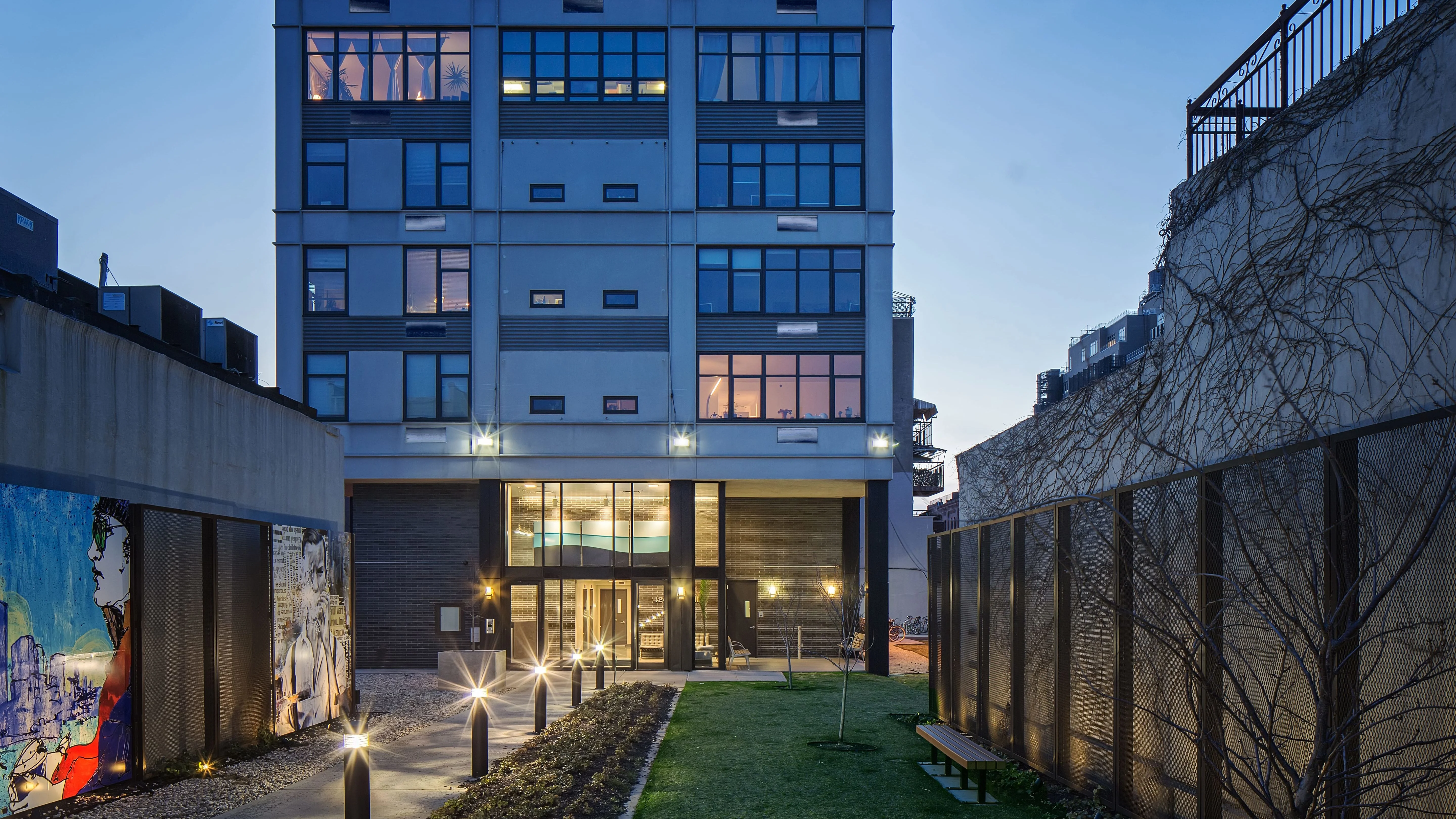 424 Bedford Ave — Sale in Brooklyn, NY, photo 1 of 6