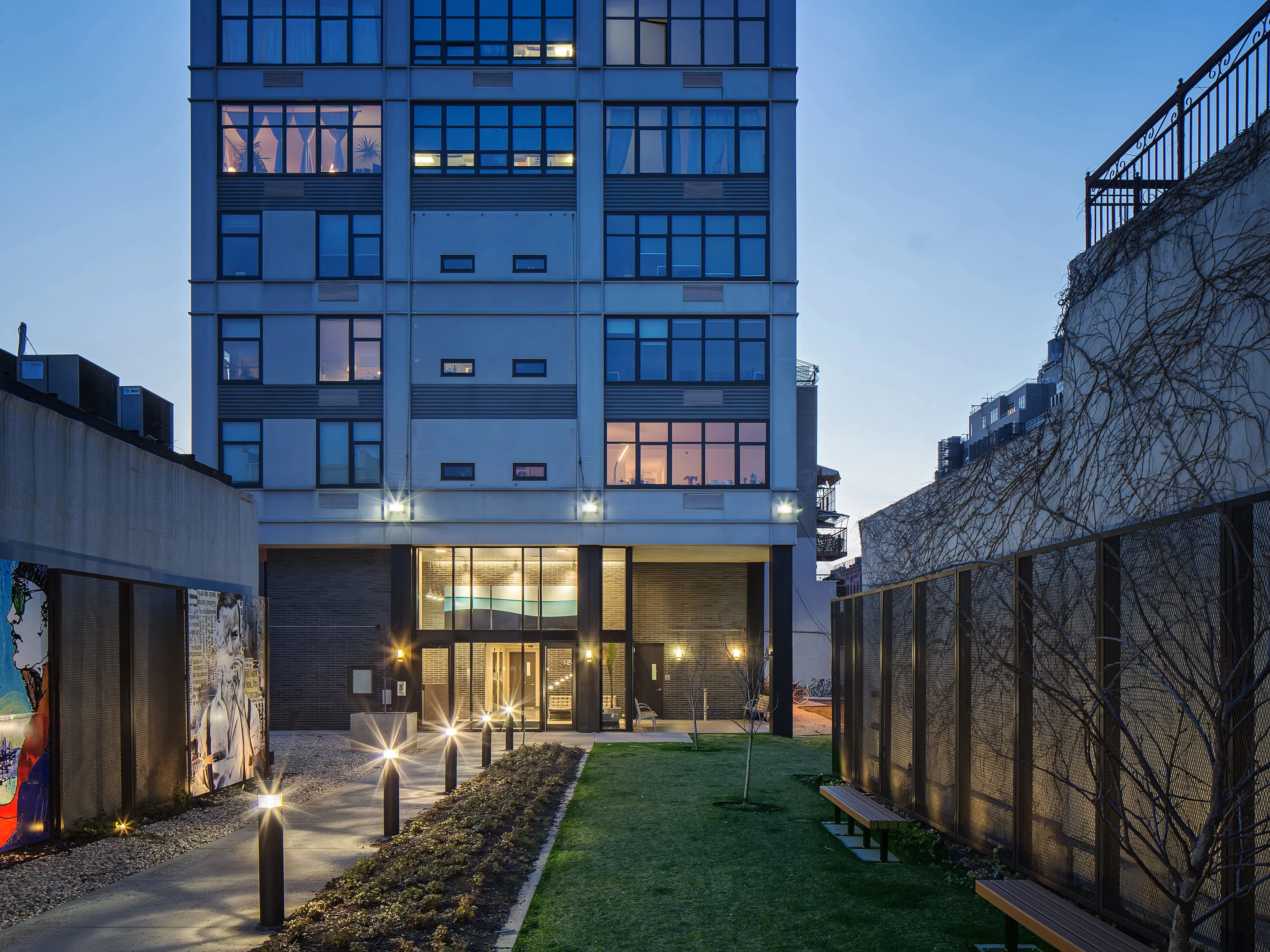 424 Bedford Ave — Sale in Brooklyn, NY, photo 2 of 6