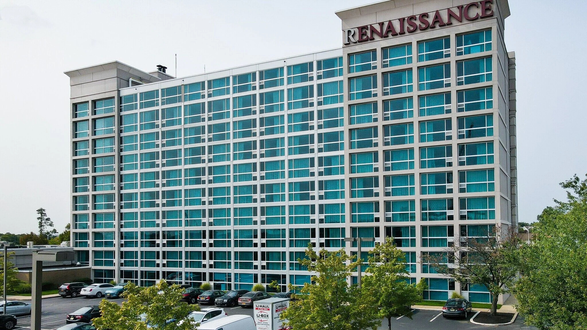Renaissance Newark Airport — Sale in Elizabeth, NJ, photo 1 of 8
