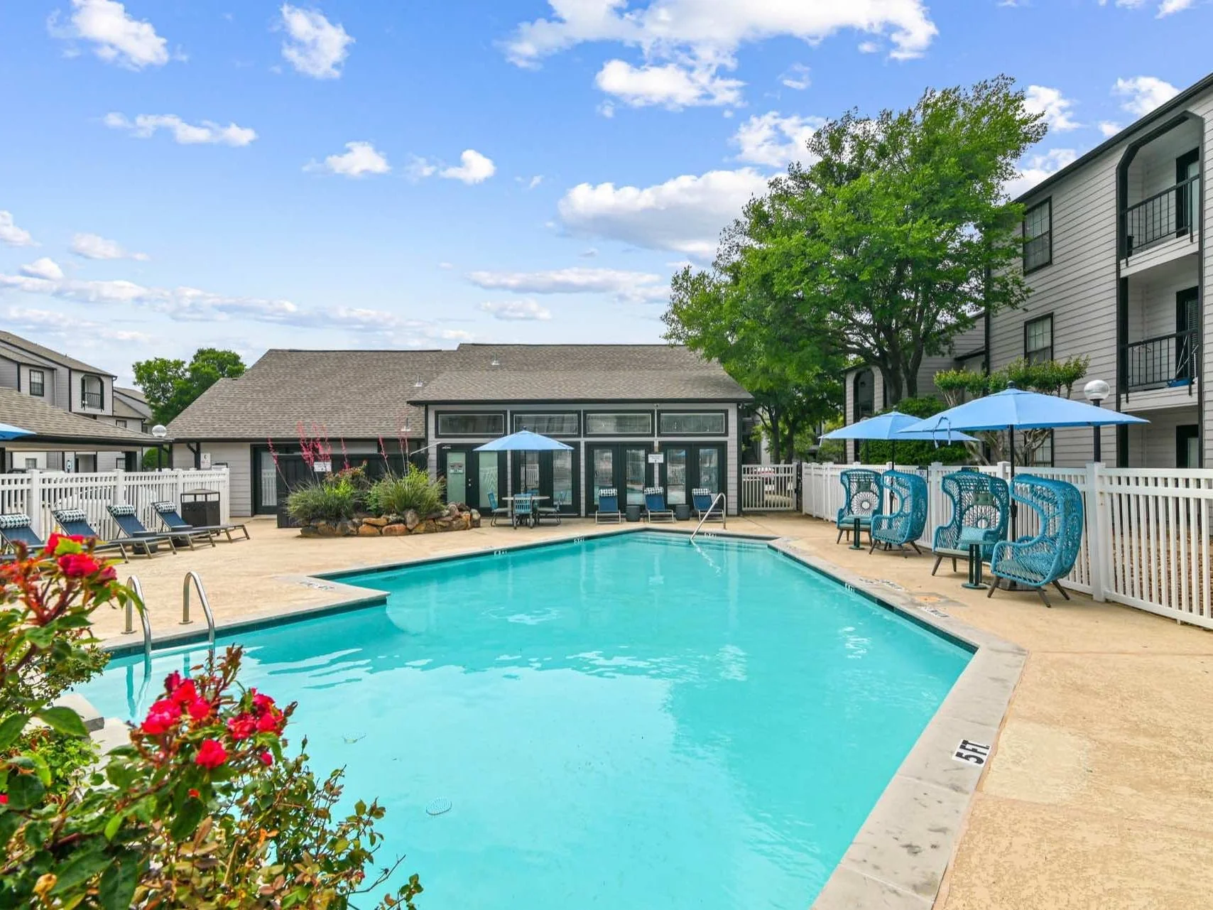 Elliot Pioneer — Sale in Arlington, TX, photo 2 of 8