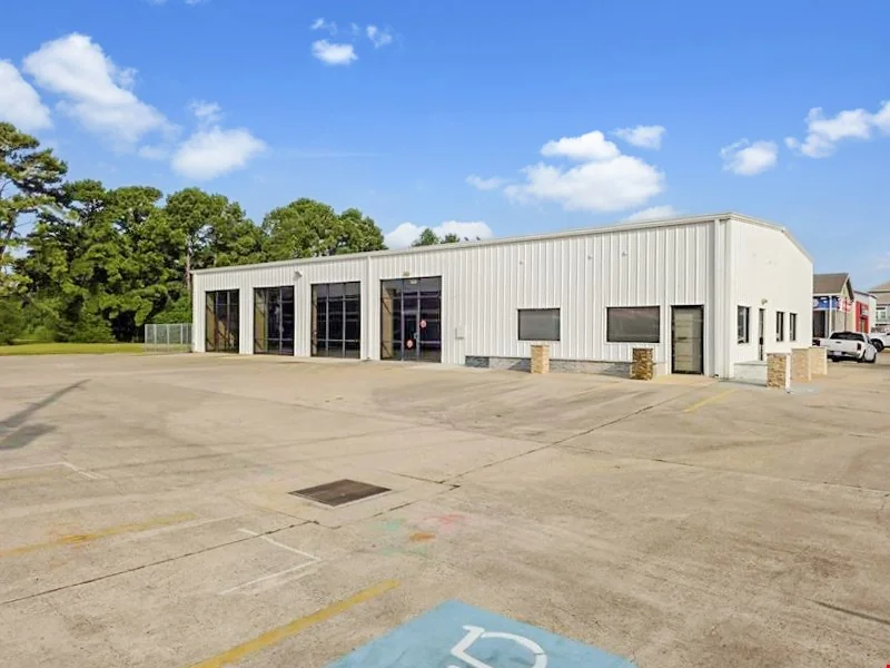 Move-In-Ready Retail | 5,061 SF on 1.58 AC — Lease in Spring, TX, photo 1 of 8