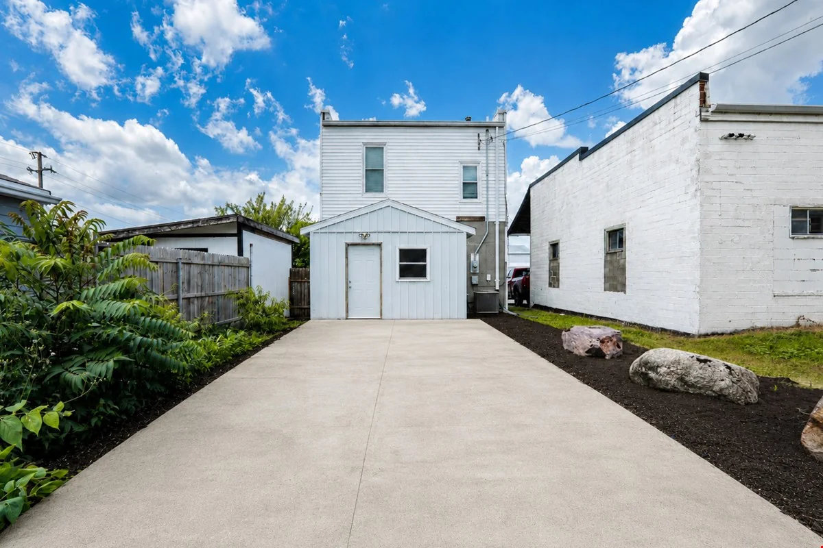 123 Center Avenue N - office for sale in mitchellville, IA
