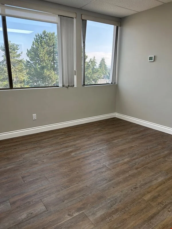 Clearbrook Plaza - office for sale in v2t, 