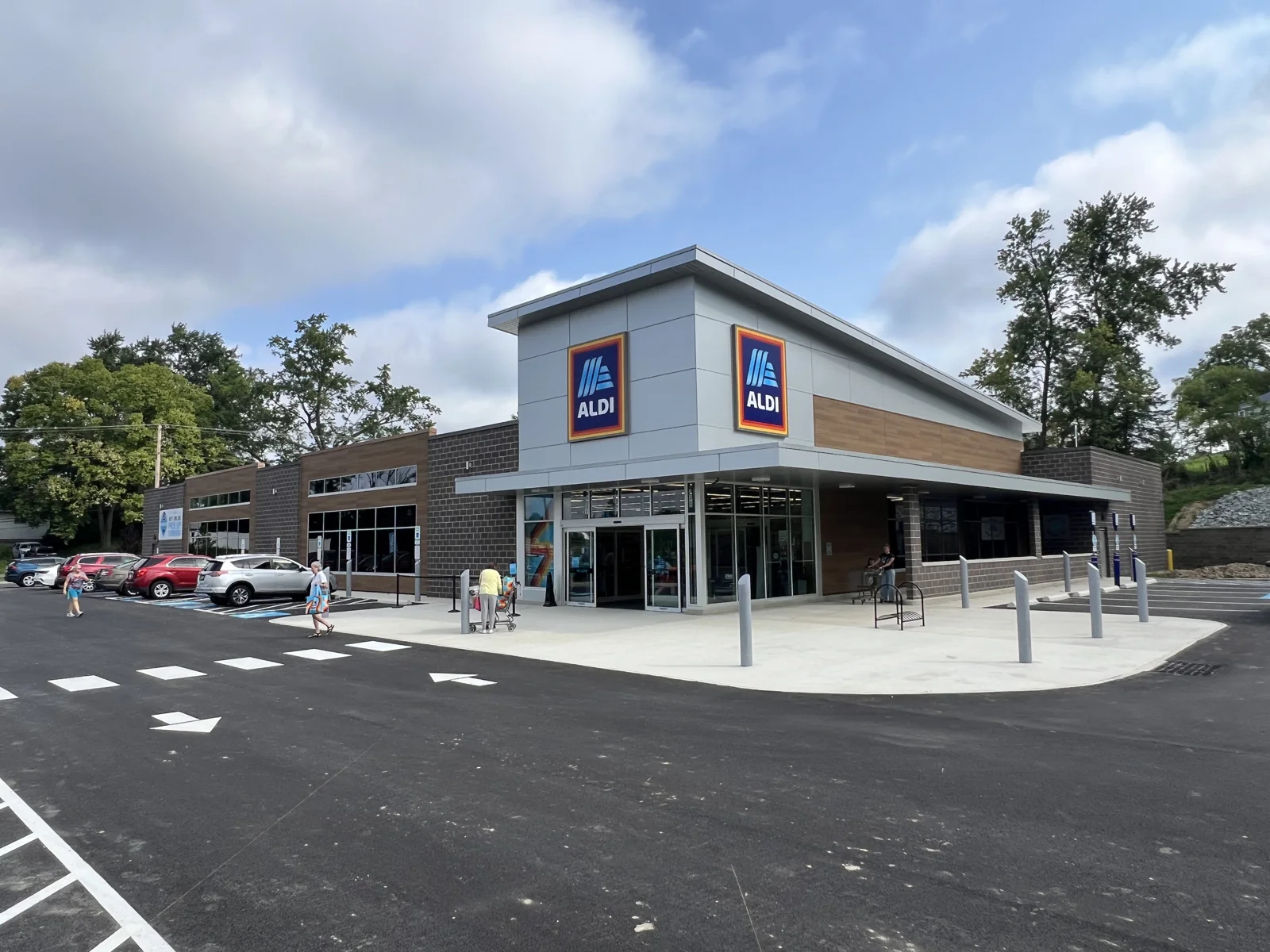 Imperial Crossing — Lease in Oakdale, PA, photo 2 of 3