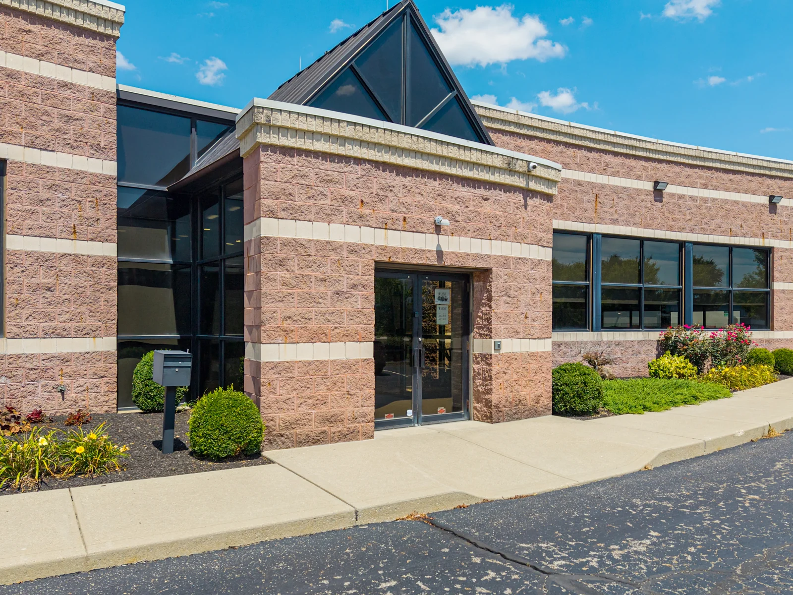 Office in Columbus, OH — Sale in Columbus, OH, photo 2 of 8