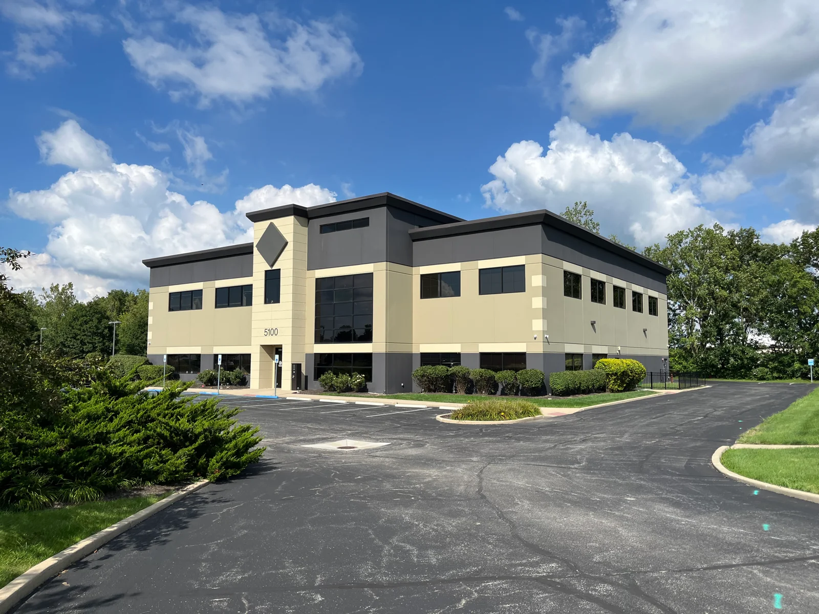 Office in Zionsville, IN — Lease in Zionsville, IN, photo 1 of 3