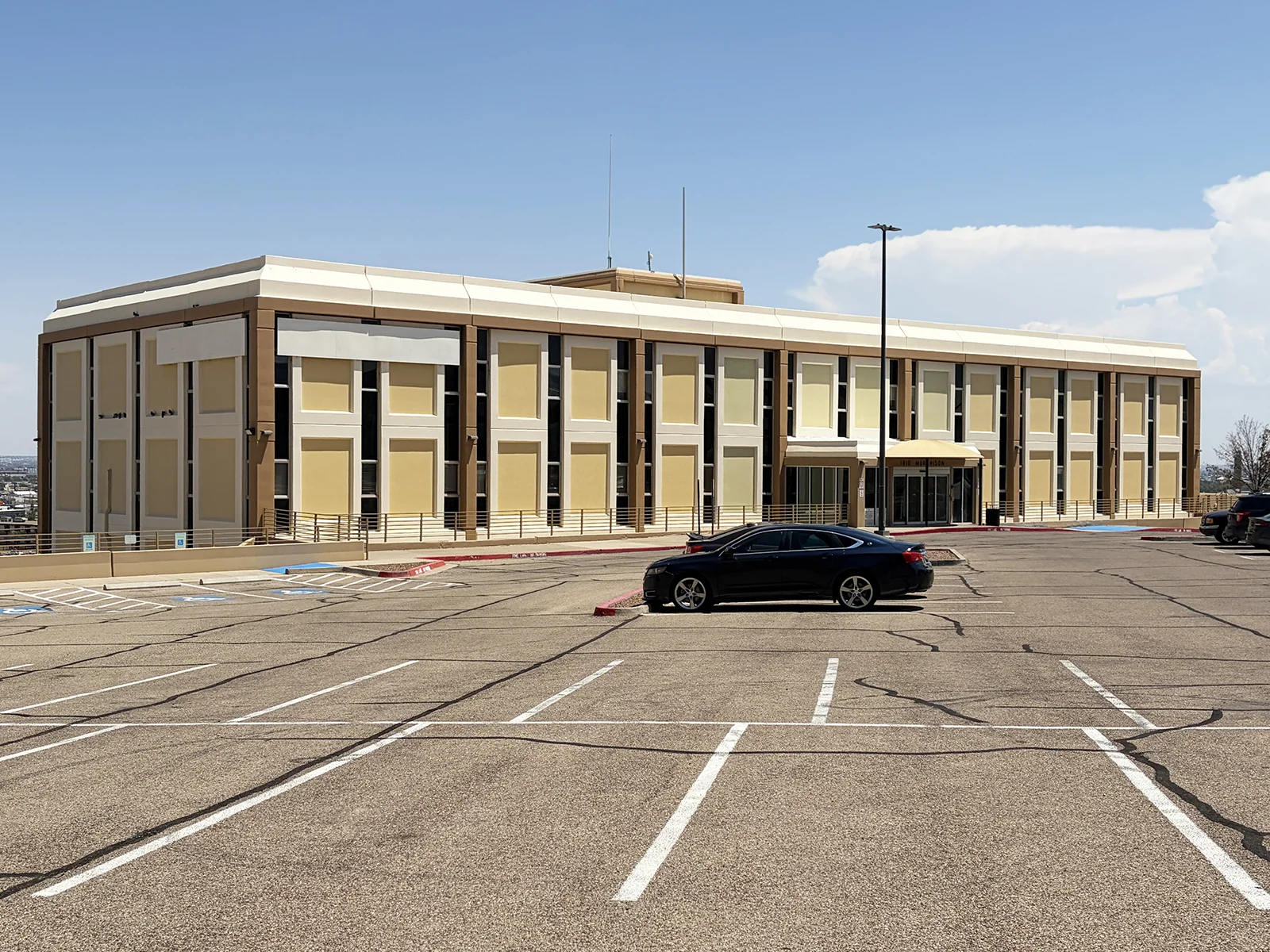 Modern Medical Office Space — Lease in El Paso, TX, photo 1 of 6
