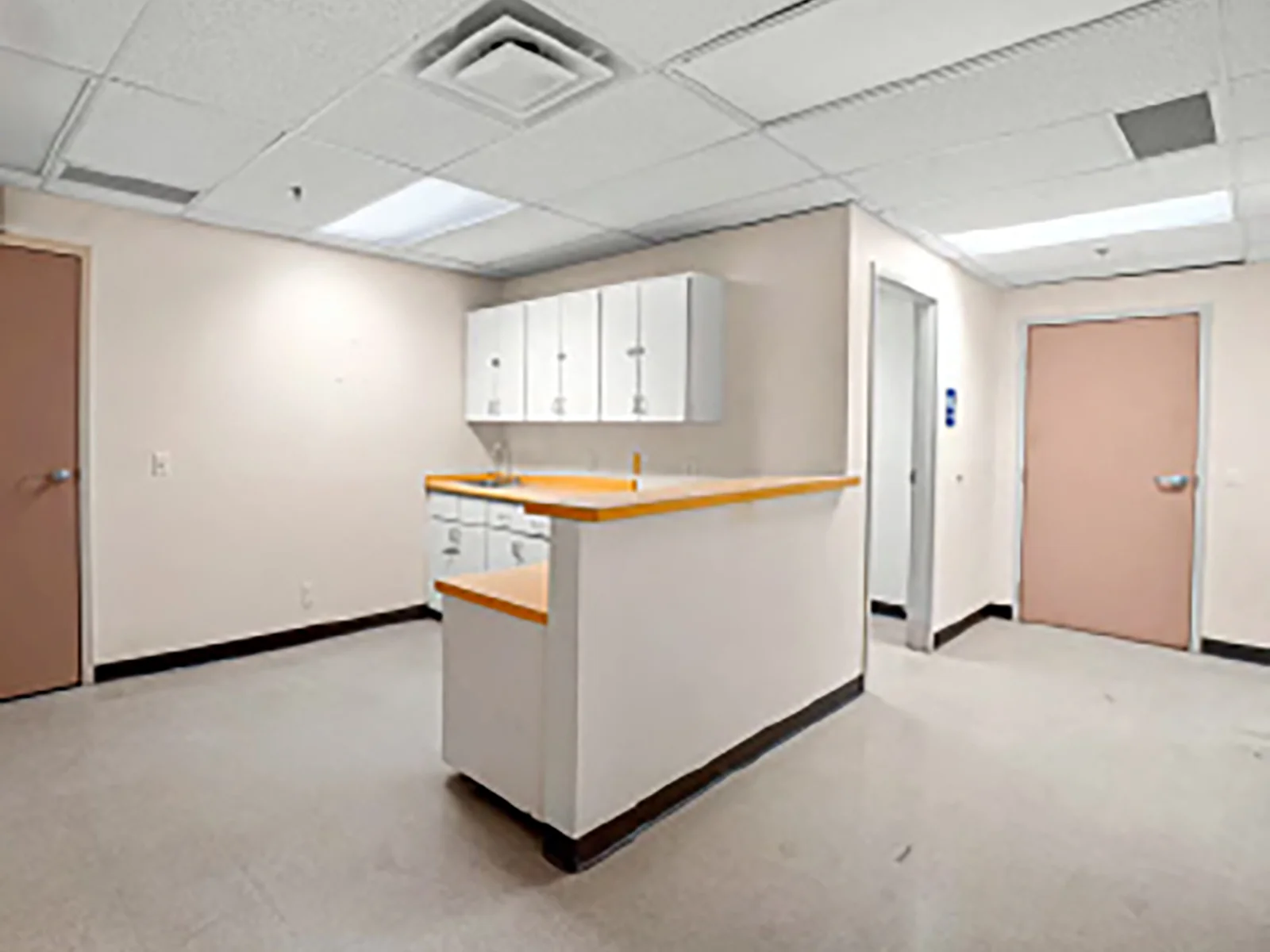 Modern Medical Office Space — Lease in El Paso, TX, photo 3 of 6