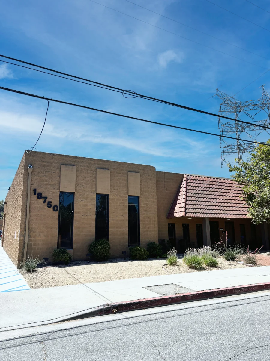 18720-18730 Oxnard Street — Lease in Los Angeles, CA, photo 1 of 4