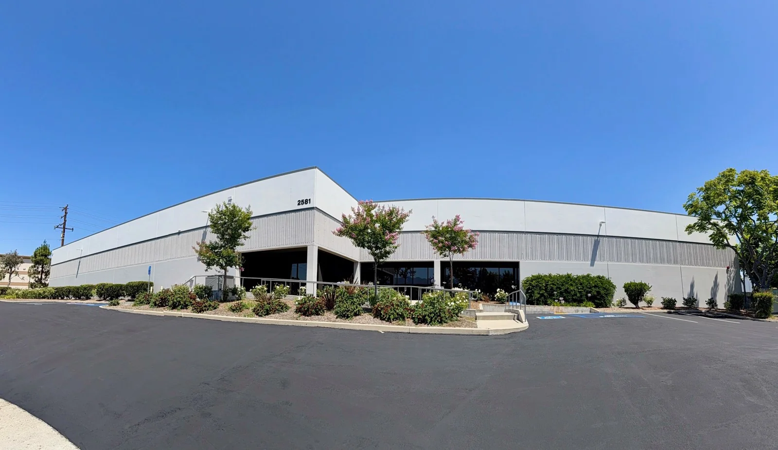 Industrial in Thousand Oaks, CA — Lease in Thousand Oaks, CA, photo 1 of 8
