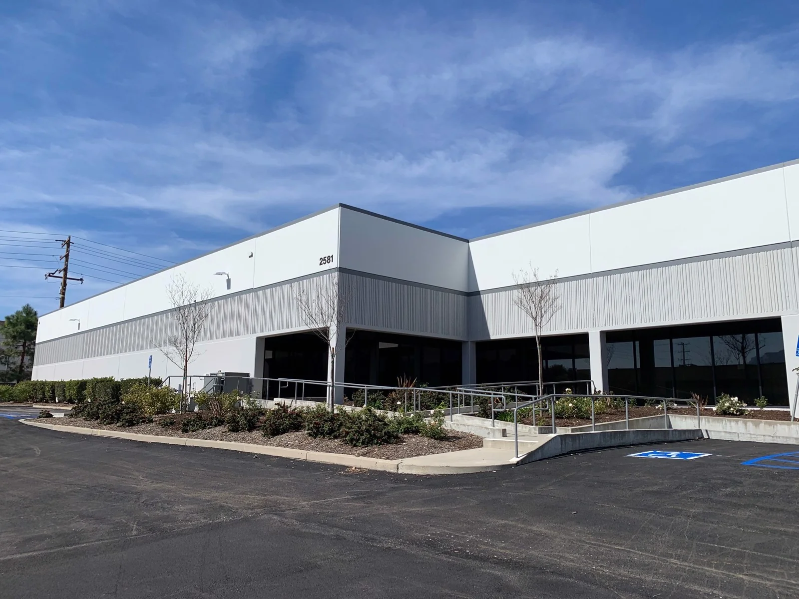 Industrial in Thousand Oaks, CA — Lease in Thousand Oaks, CA, photo 2 of 8