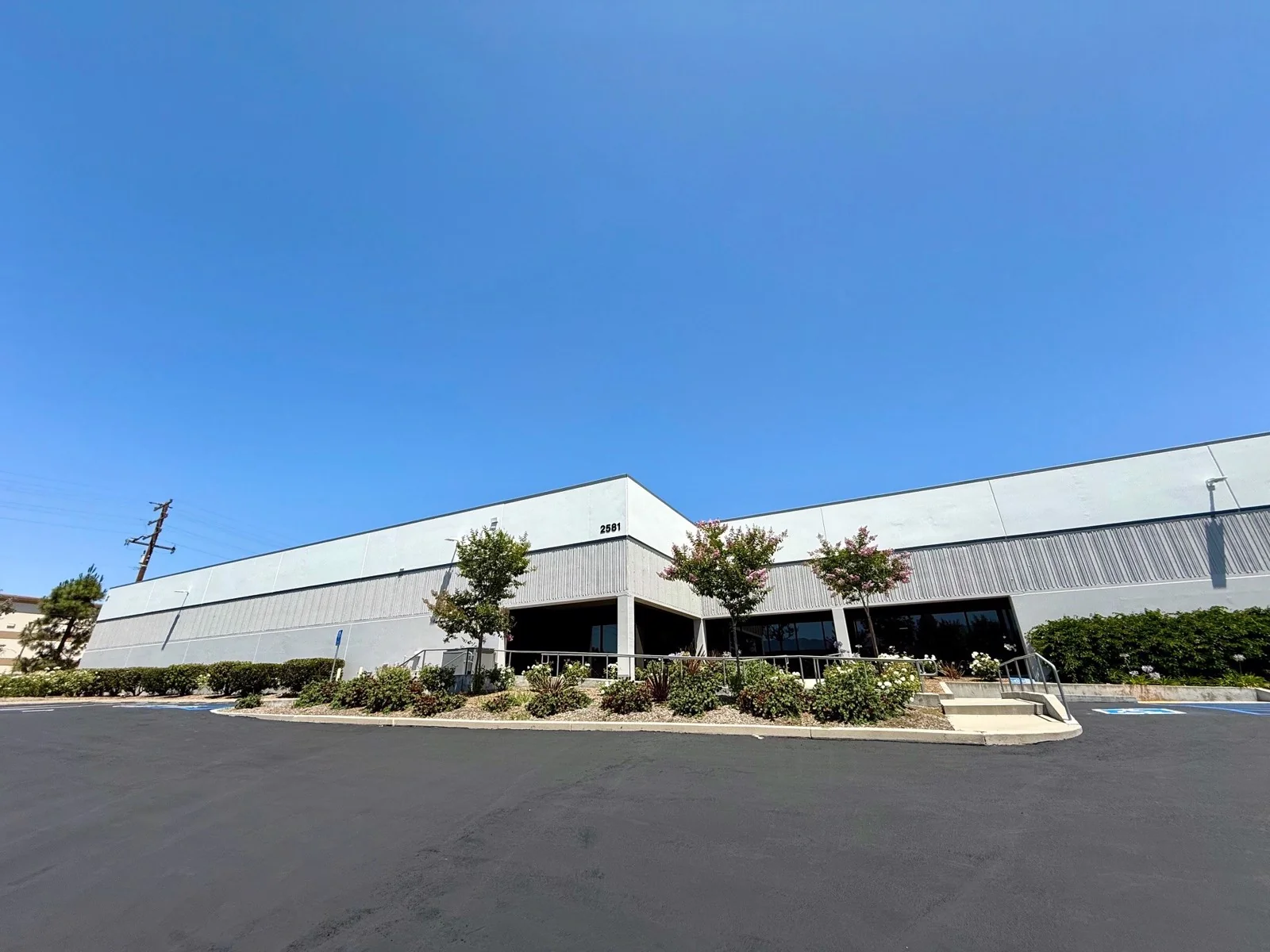 Industrial in Thousand Oaks, CA — Lease in Thousand Oaks, CA, photo 3 of 8
