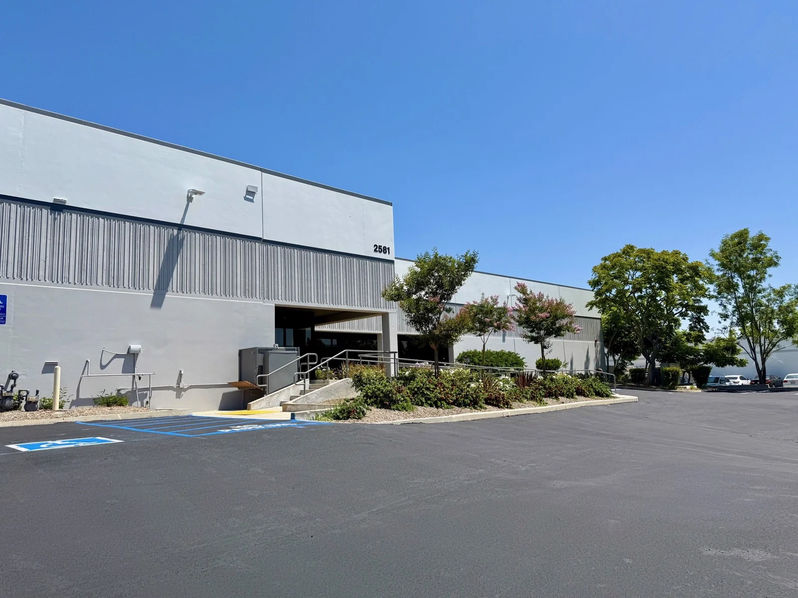 Industrial in Thousand Oaks, CA — Lease in Thousand Oaks, CA, photo 5 of 8