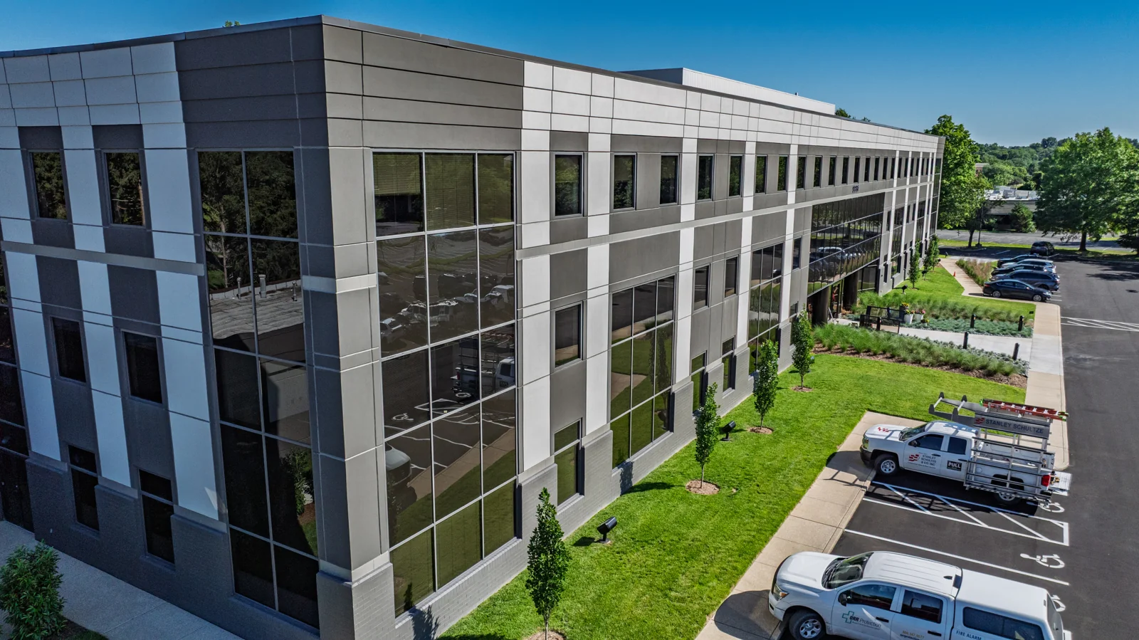 One Corporate Center — Sale in Louisville, KY, photo 3 of 8