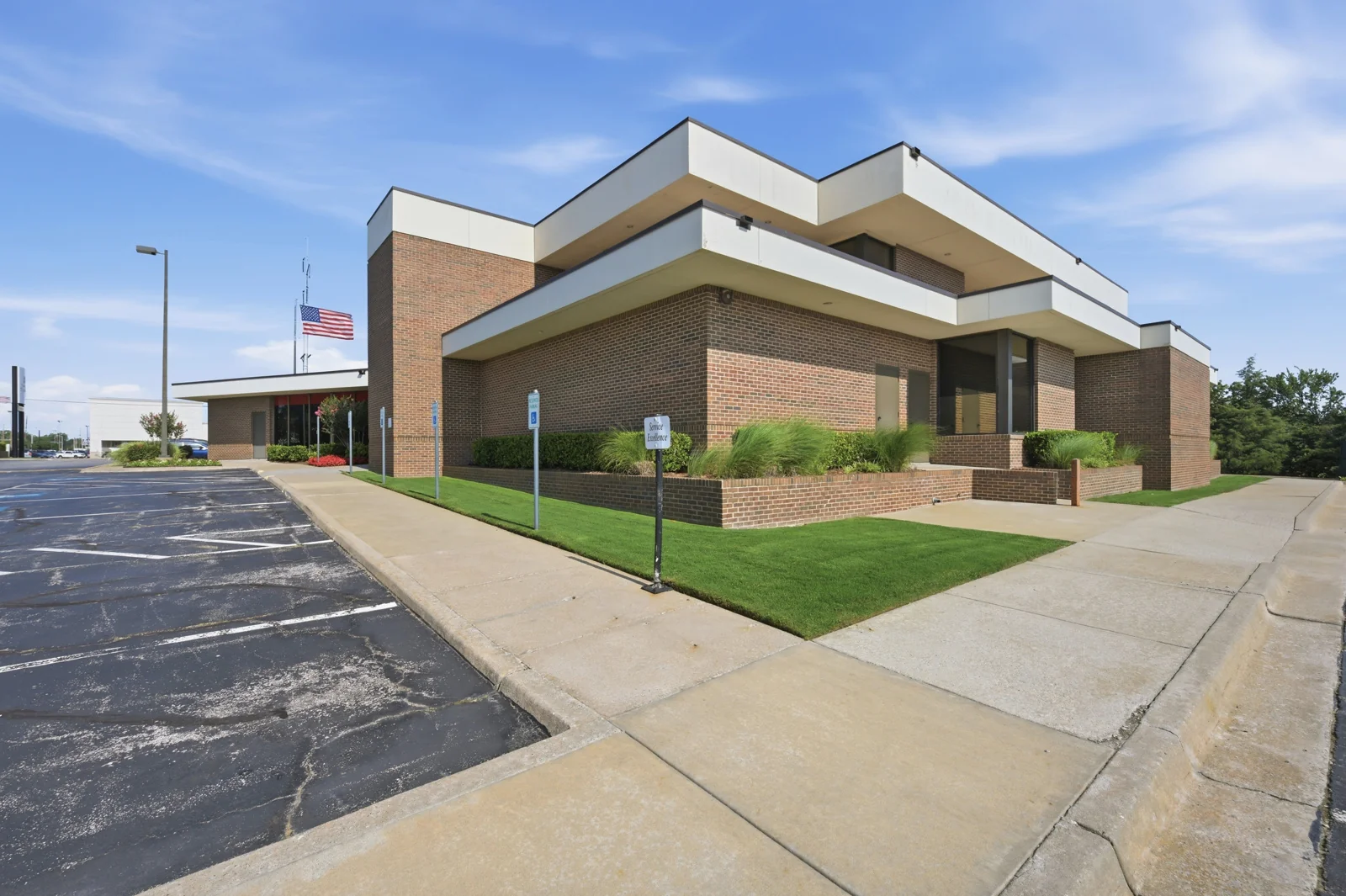 Former Banking Campus with Excess Development Land — Sale in Midwest City, OK, photo 1 of 4