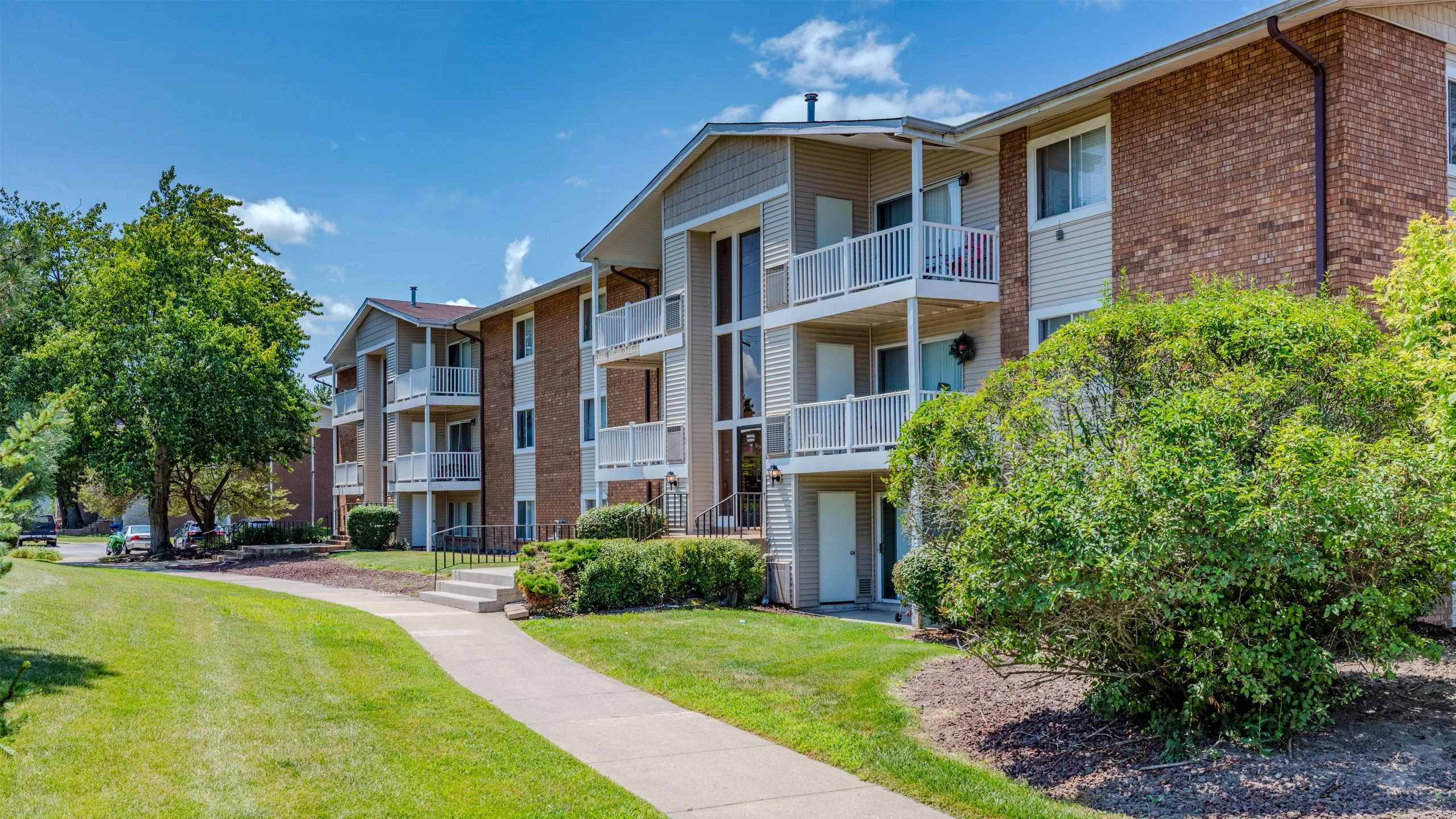 Hampshire Park — Sale in Hobart, IN, photo 1 of 8