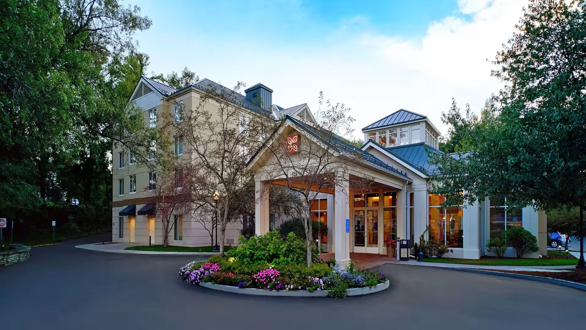 Hilton Garden Inn Saratoga Springs — Sale in Saratoga Springs, NY, photo 1 of 8