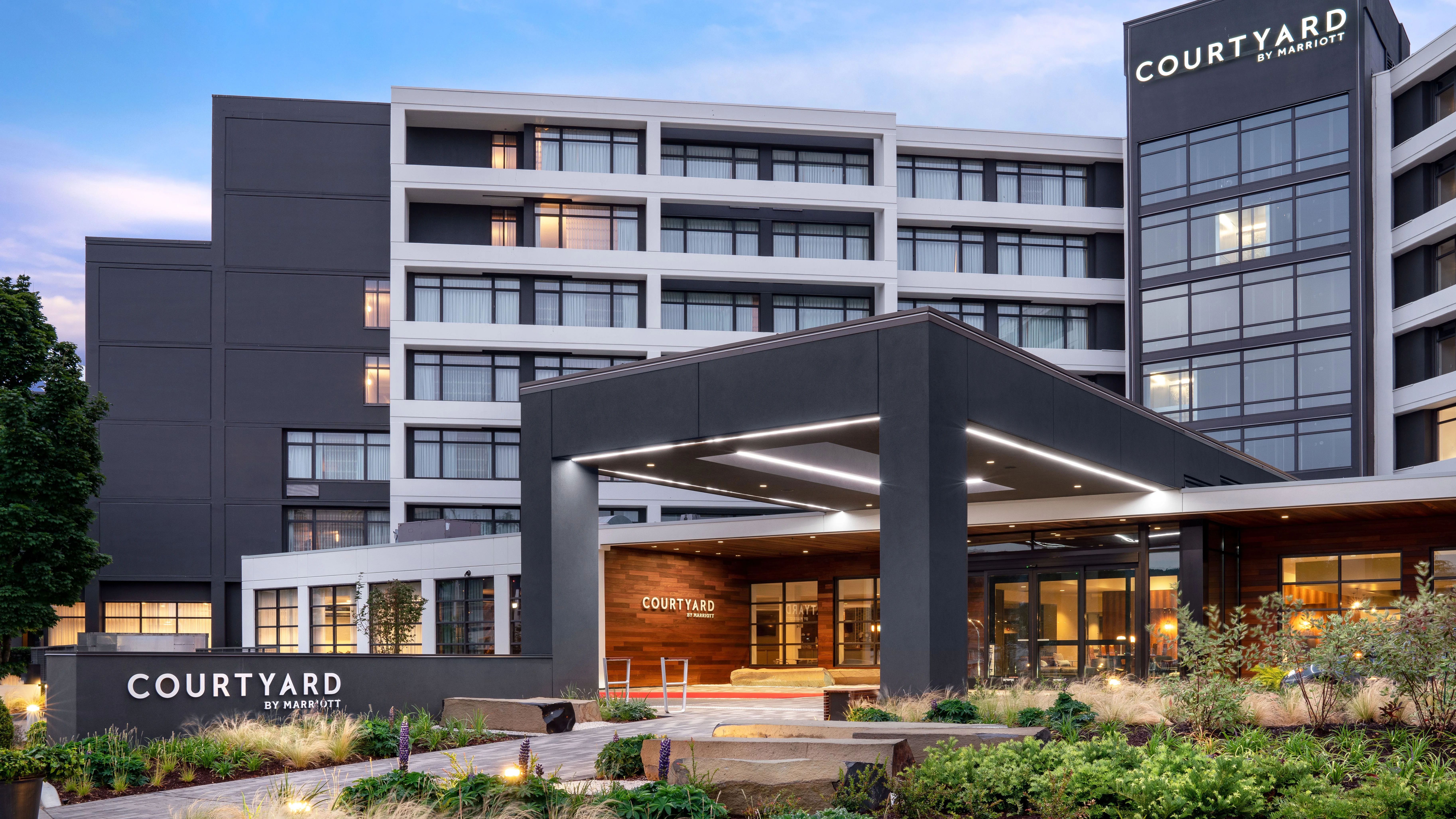 Courtyard Seattle Downtown Lake Union — Sale in Seattle, WA, photo 1 of 8