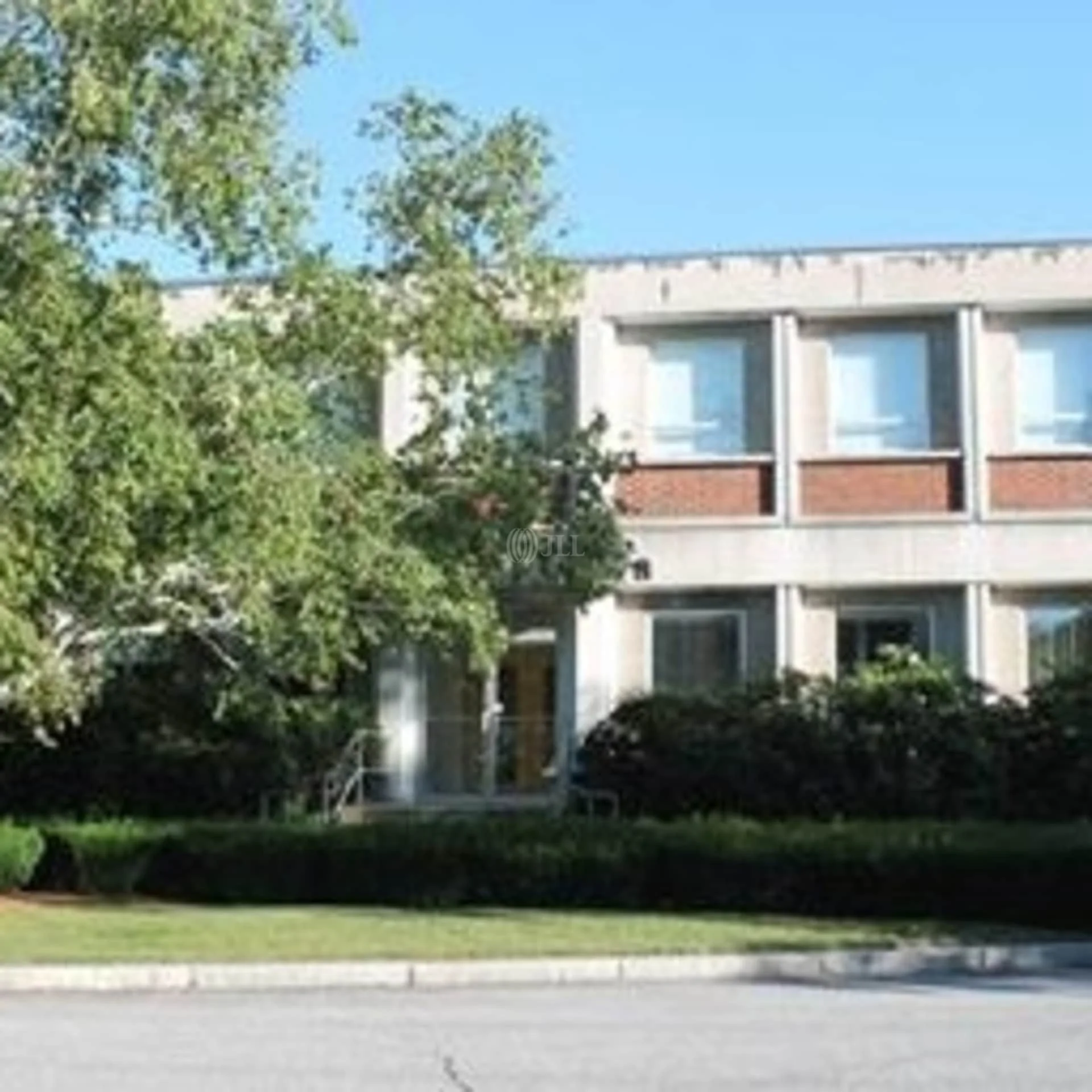 21 Worthen Rd — Lease in Lexington, MA, photo 2 of 4