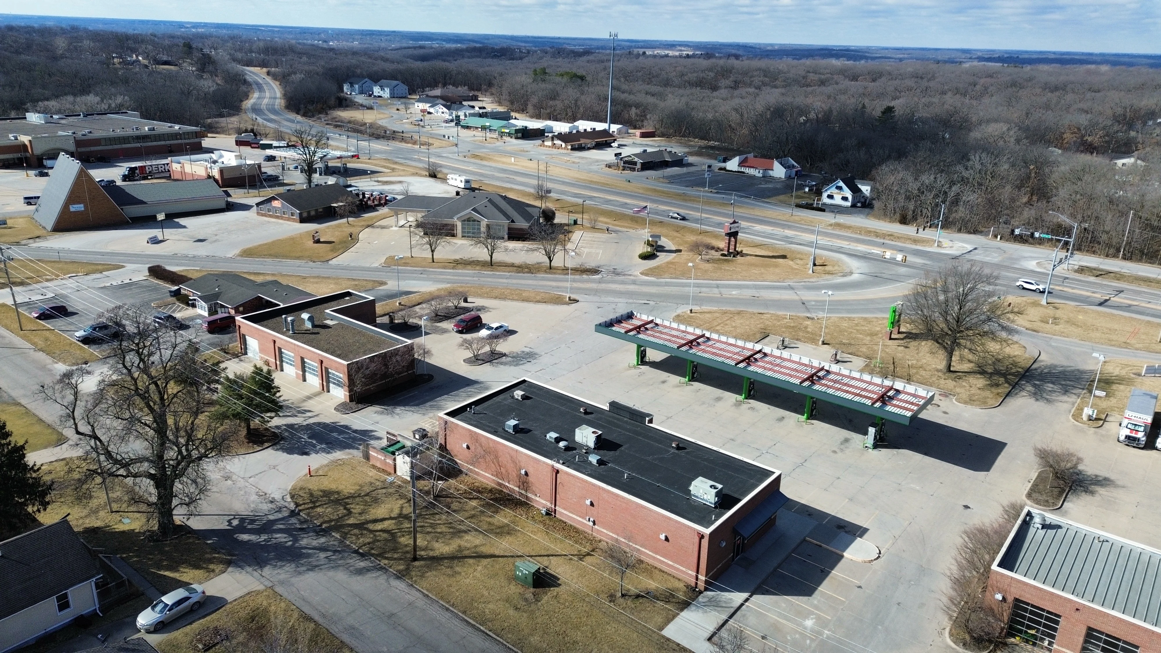 2508 N Court St — Lease in Ottumwa, IA, photo 2 of 8