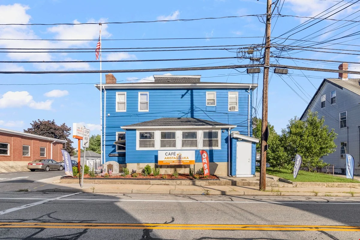 681 Providence St West Warwick, RI 02893 — Sale in West Warwick, RI, photo 2 of 8