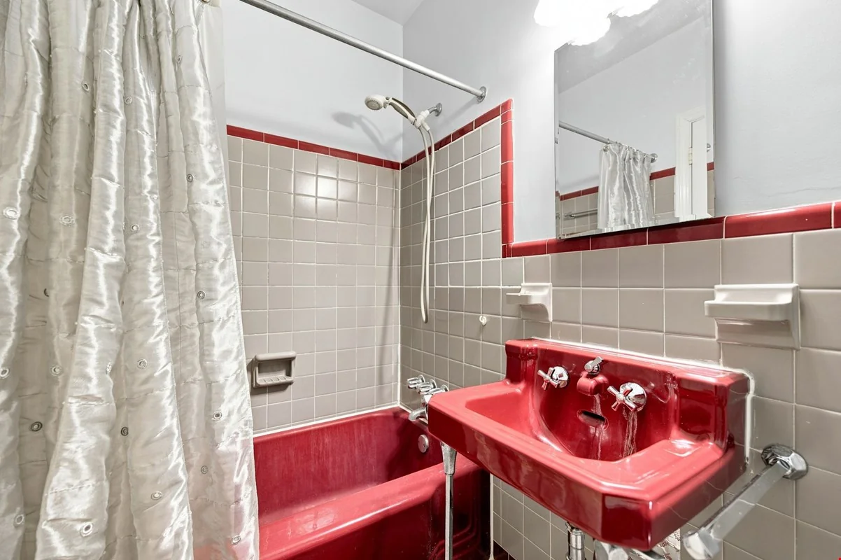 5885 SW 56th St — Sale in Miami, FL, photo 1 of 8