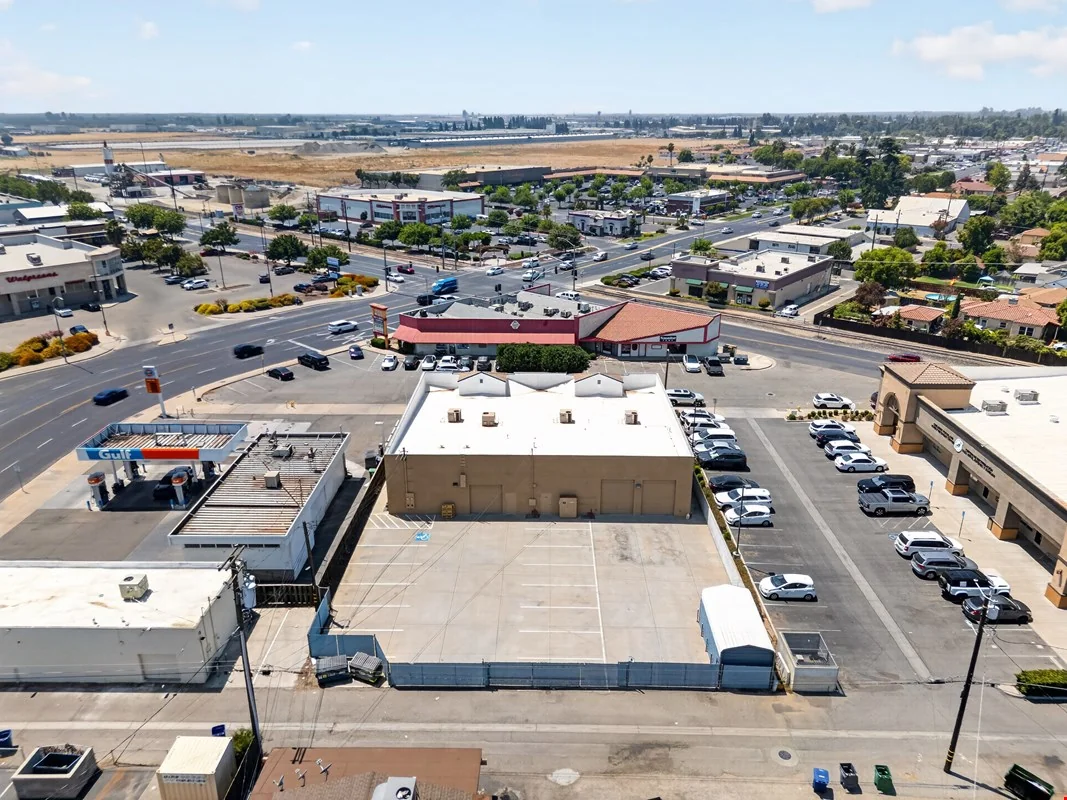 109 & 113 North R St — Sale in Madera, CA, photo 6 of 8