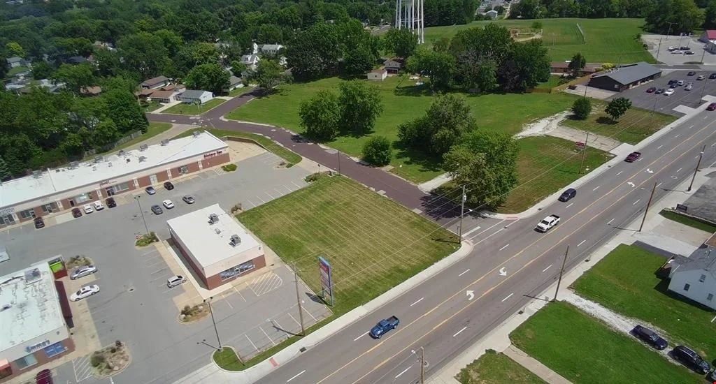 2125 Court St — Sale in Pekin, IL, photo 2 of 8