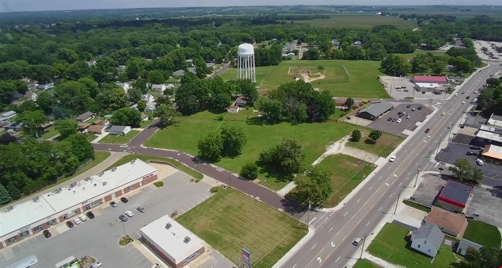 2125 Court St — Sale in Pekin, IL, photo 5 of 8