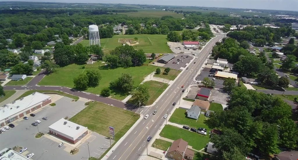 2125 Court St — Sale in Pekin, IL, photo 6 of 8
