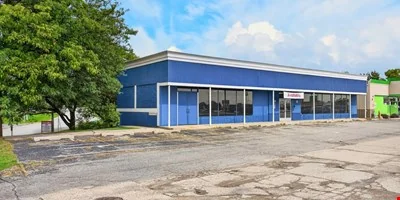 2975 28th St — Lease in Kentwood, MI, photo 2 of 8