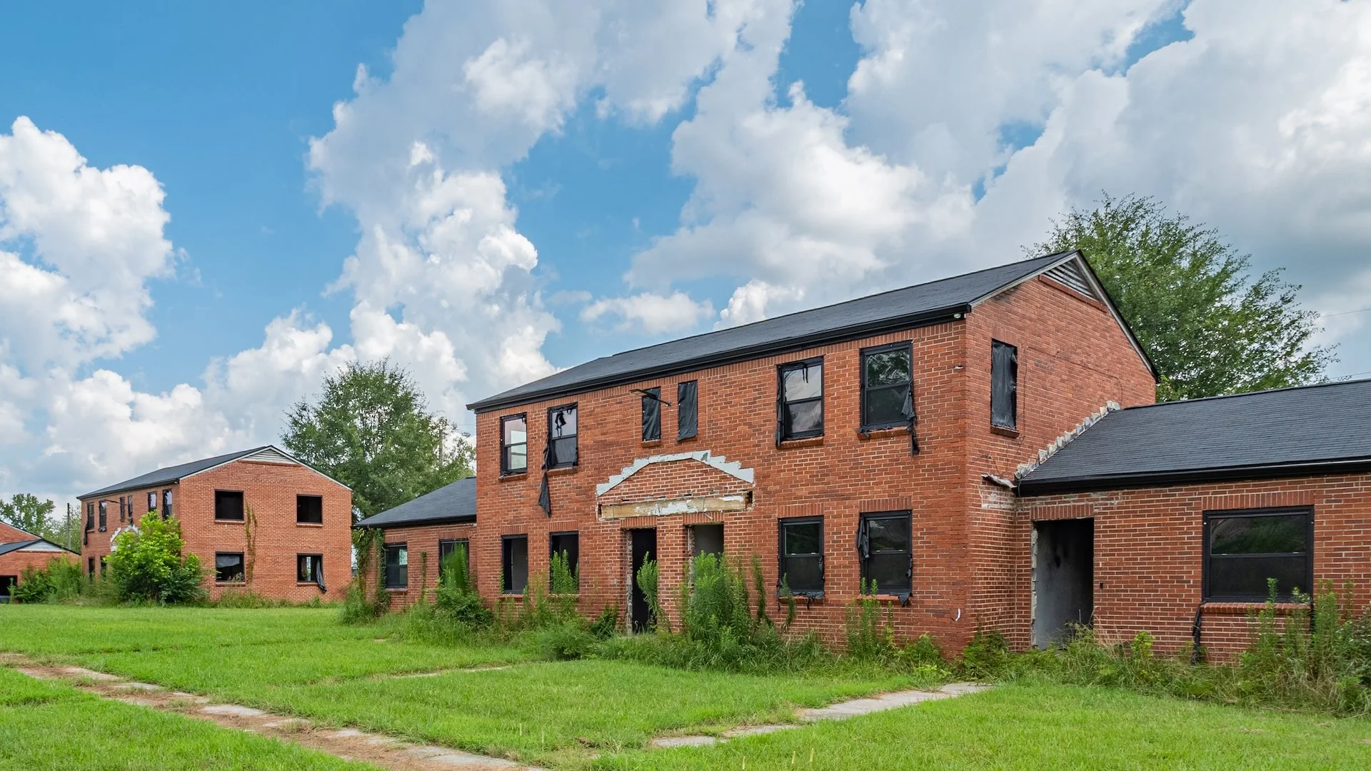 Hillside Circle Apartments — Sale in Gadsden, AL, photo 1 of 5