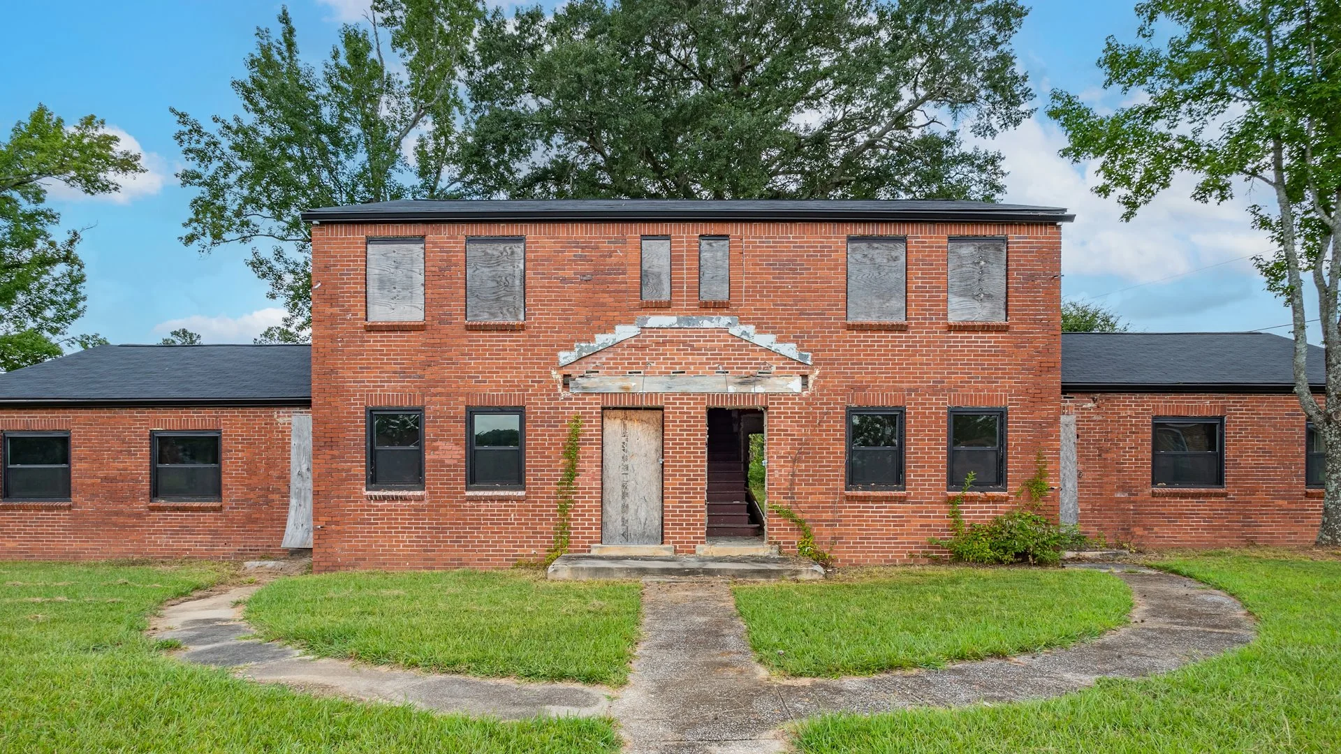 Hillside Circle Apartments — Sale in Gadsden, AL, photo 2 of 5