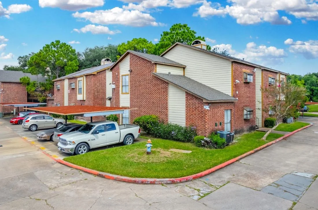 Chesapeake Village Apartments — Sale in Houston, TX, photo 2 of 4