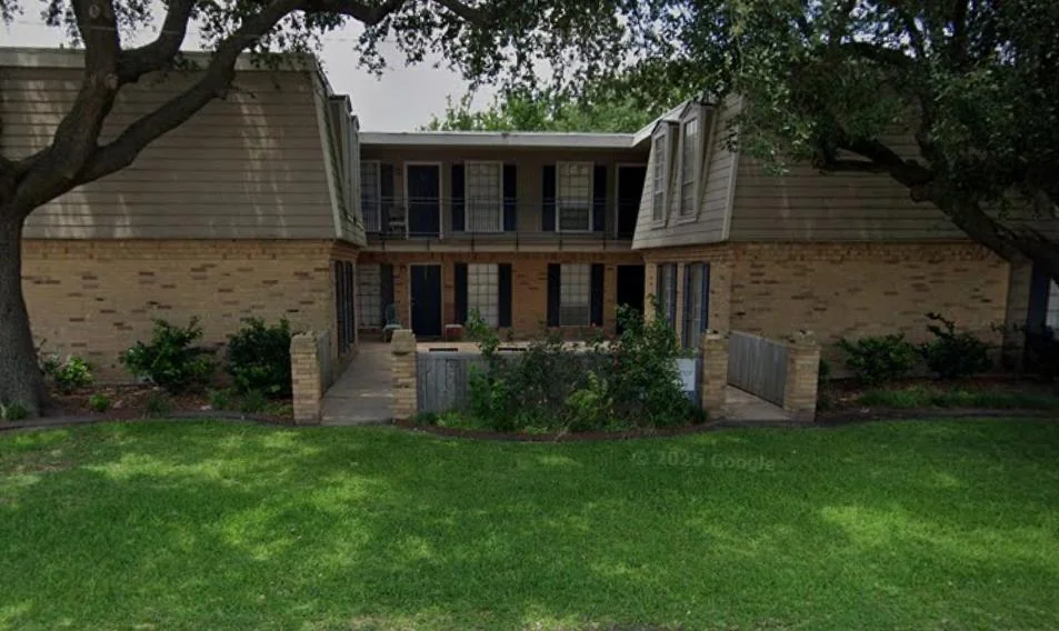 Garden Manor — Sale in Texas City, TX, photo 2 of 2