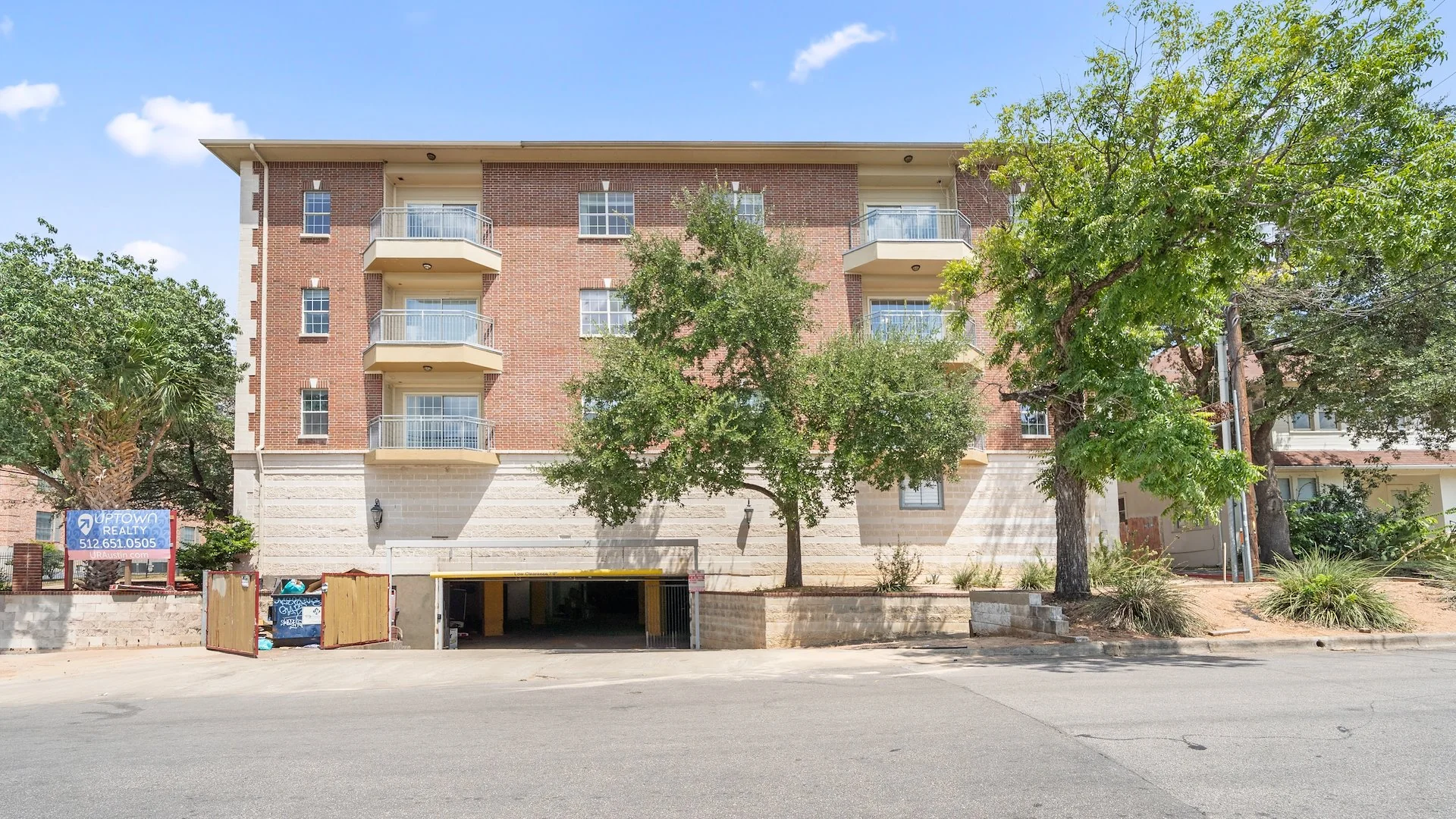 Park Place Apartments — Sale in Austin, TX, photo 1 of 2
