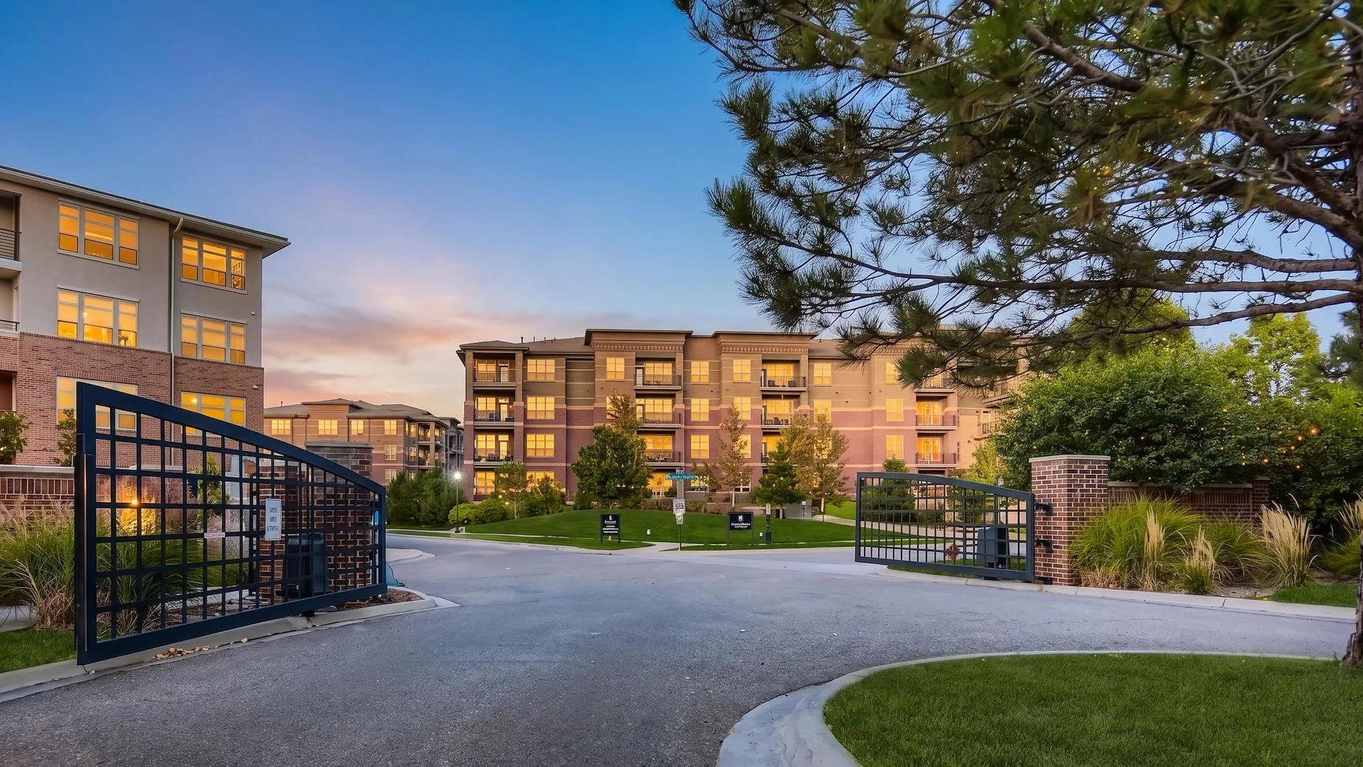 Amberley at Inverness — Sale in Englewood, CO, photo 3 of 8