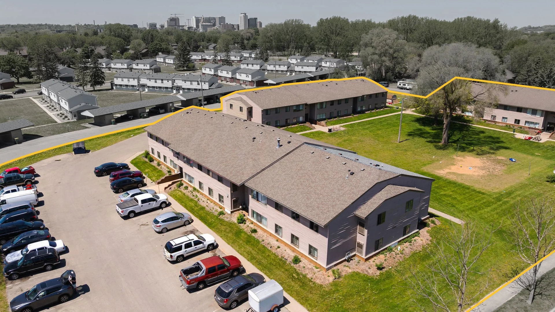 Falcon Landing Apartments — Sale in Rochester, MN, photo 1 of 8