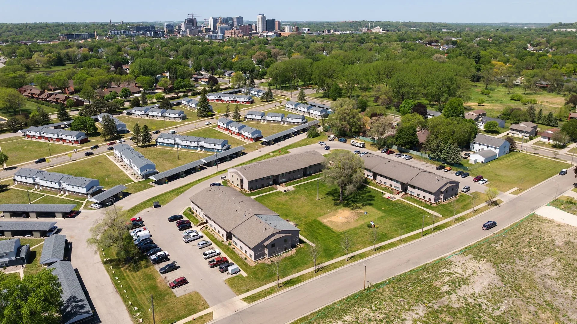 Falcon Landing Apartments — Sale in Rochester, MN, photo 3 of 8