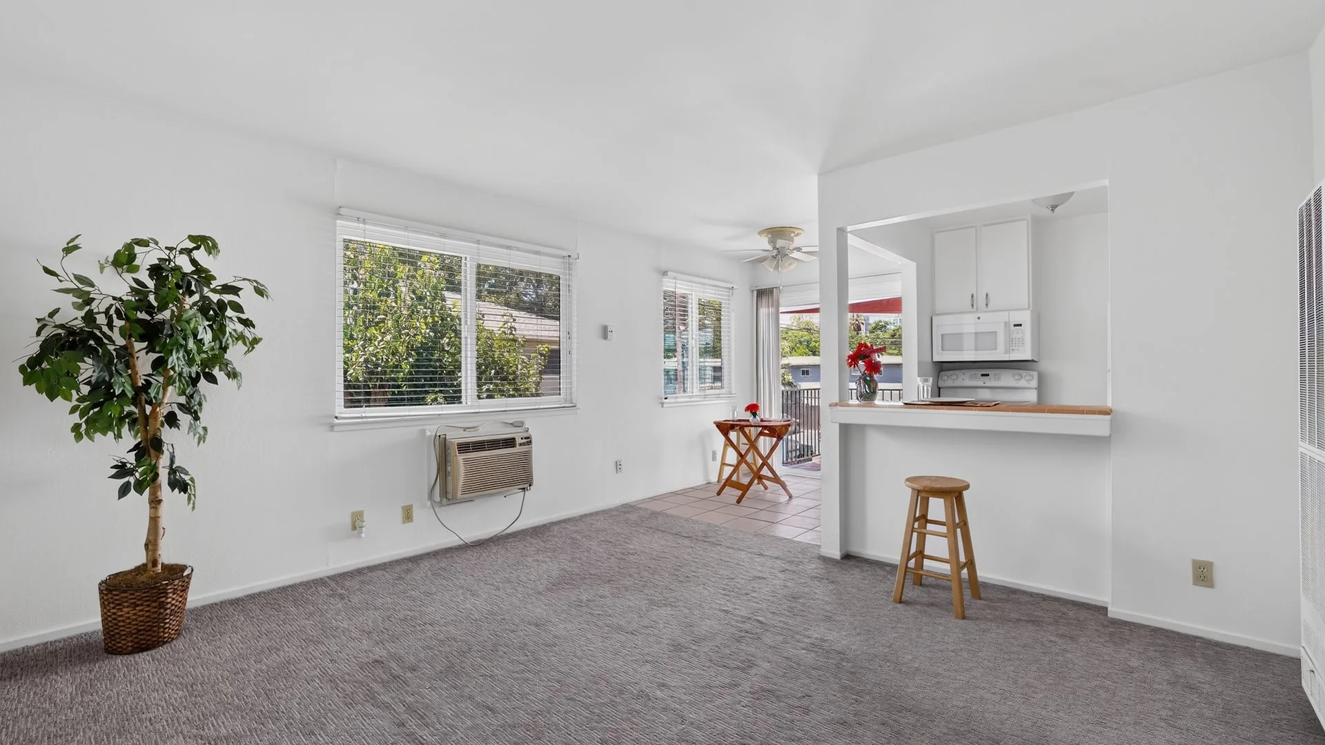 614 17th St — Sale in Sacramento, CA, photo 2 of 8