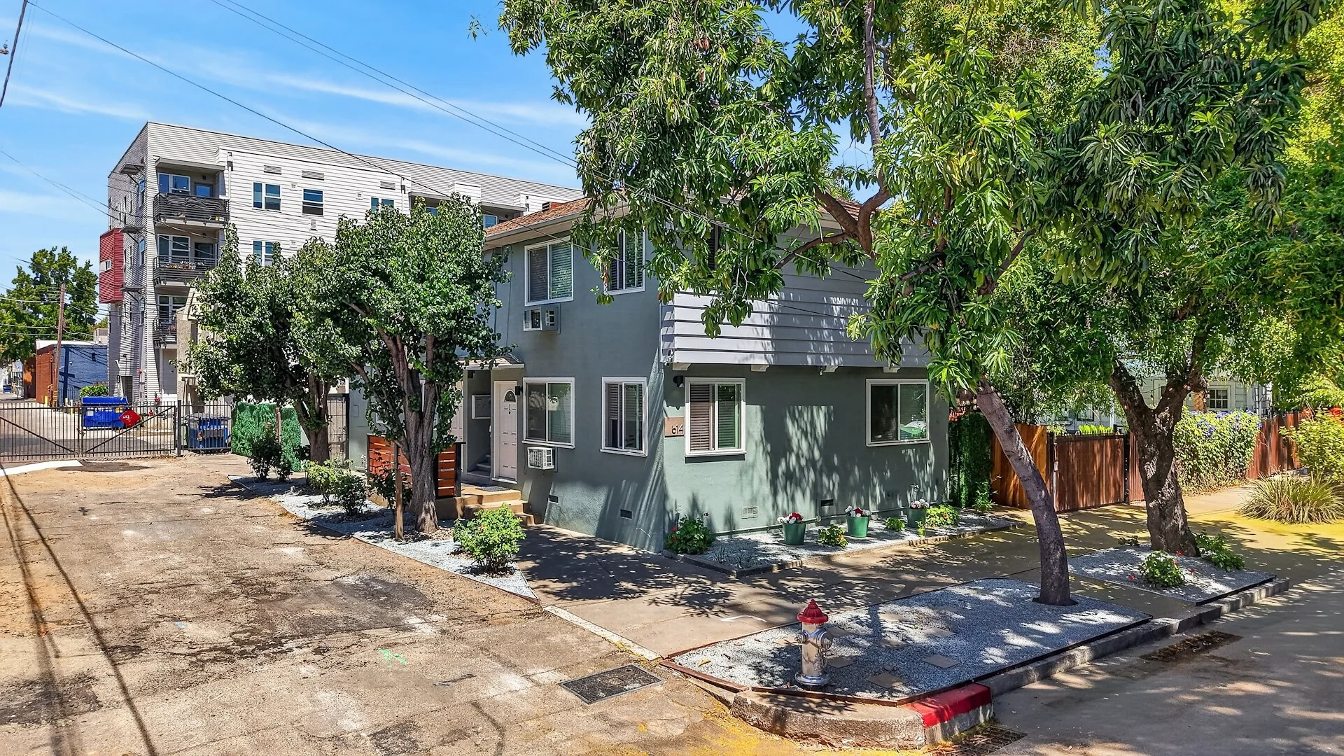 614 17th St — Sale in Sacramento, CA, photo 3 of 8