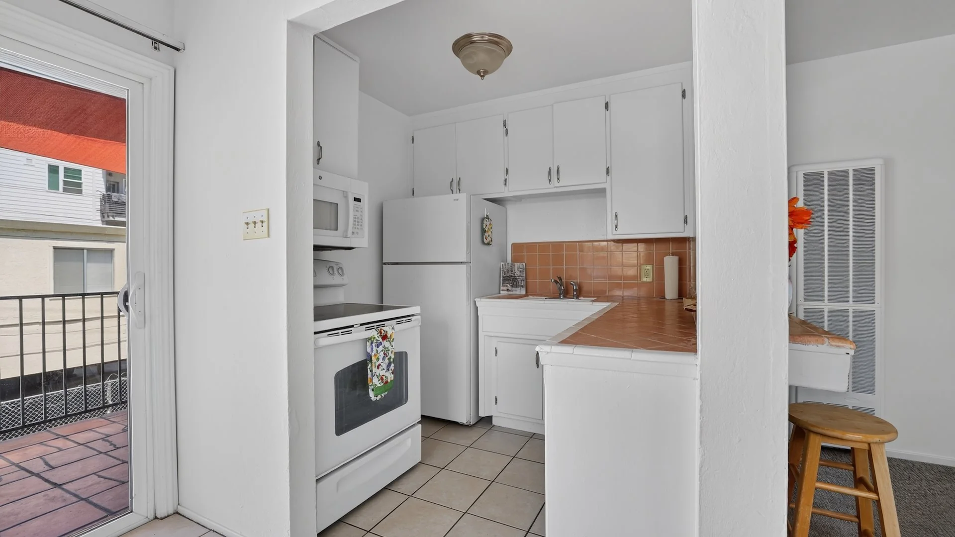 614 17th St — Sale in Sacramento, CA, photo 5 of 8