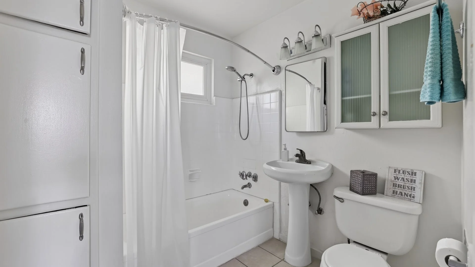 614 17th St — Sale in Sacramento, CA, photo 7 of 8