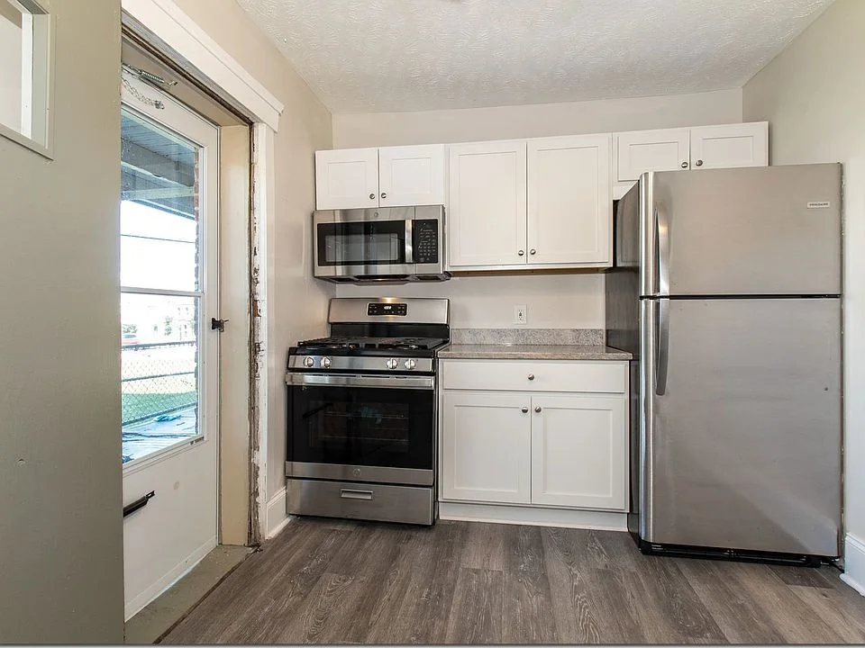 1406 W 75th St — Sale in Cleveland, OH, photo 2 of 5
