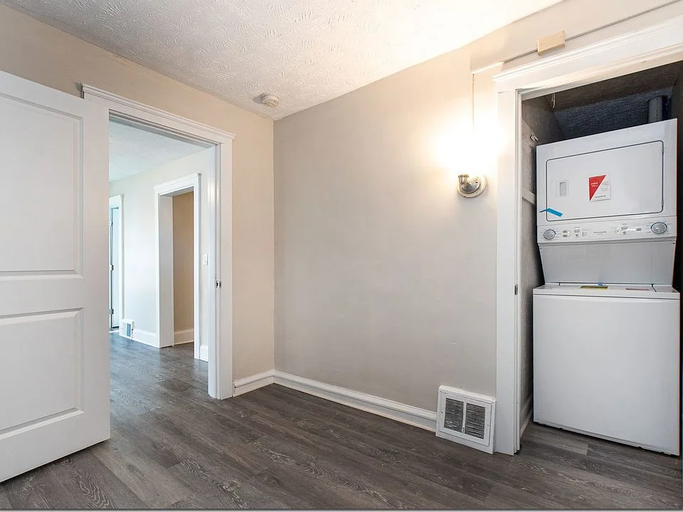 1406 W 75th St — Sale in Cleveland, OH, photo 4 of 5