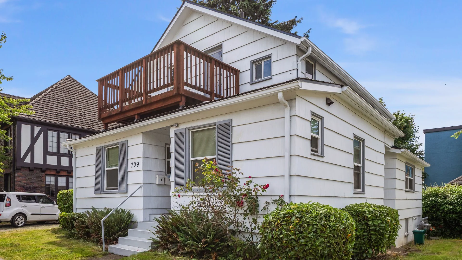 709 NE 43rd St — Sale in Seattle, WA, photo 1 of 7