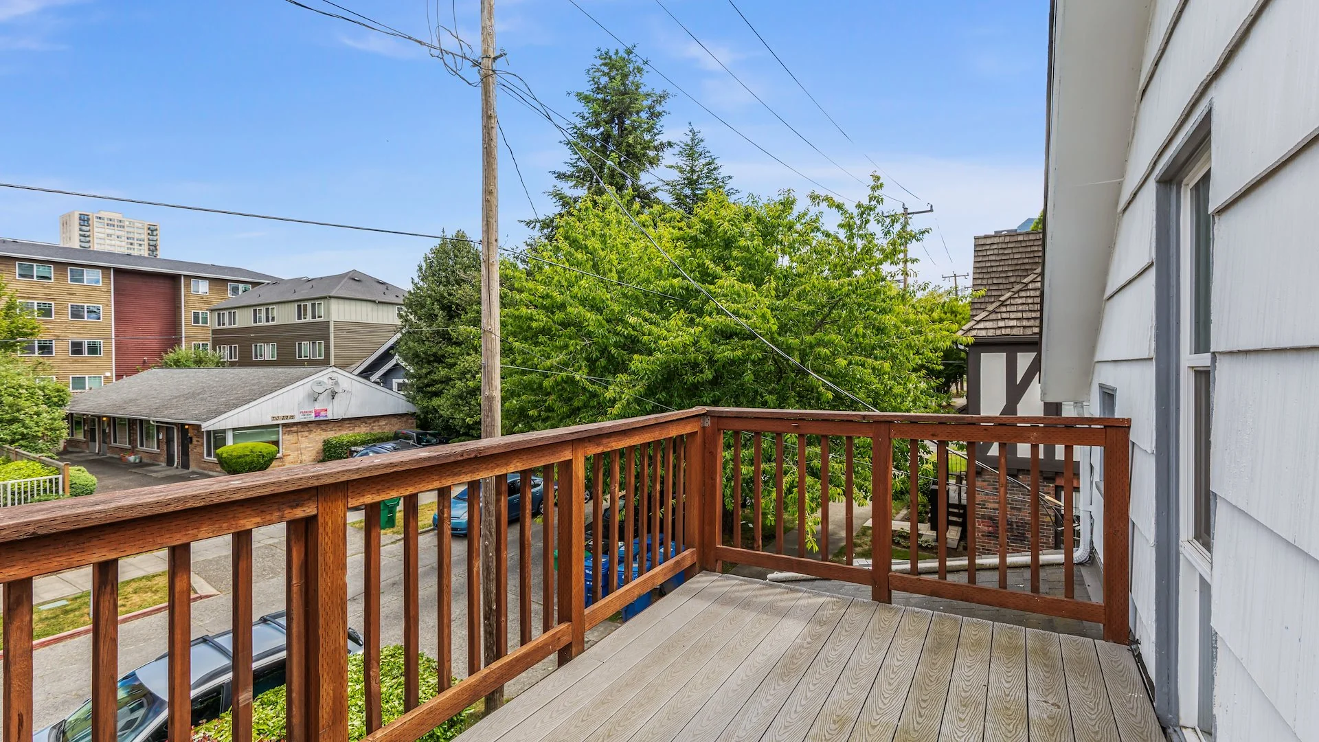 709 NE 43rd St — Sale in Seattle, WA, photo 2 of 7