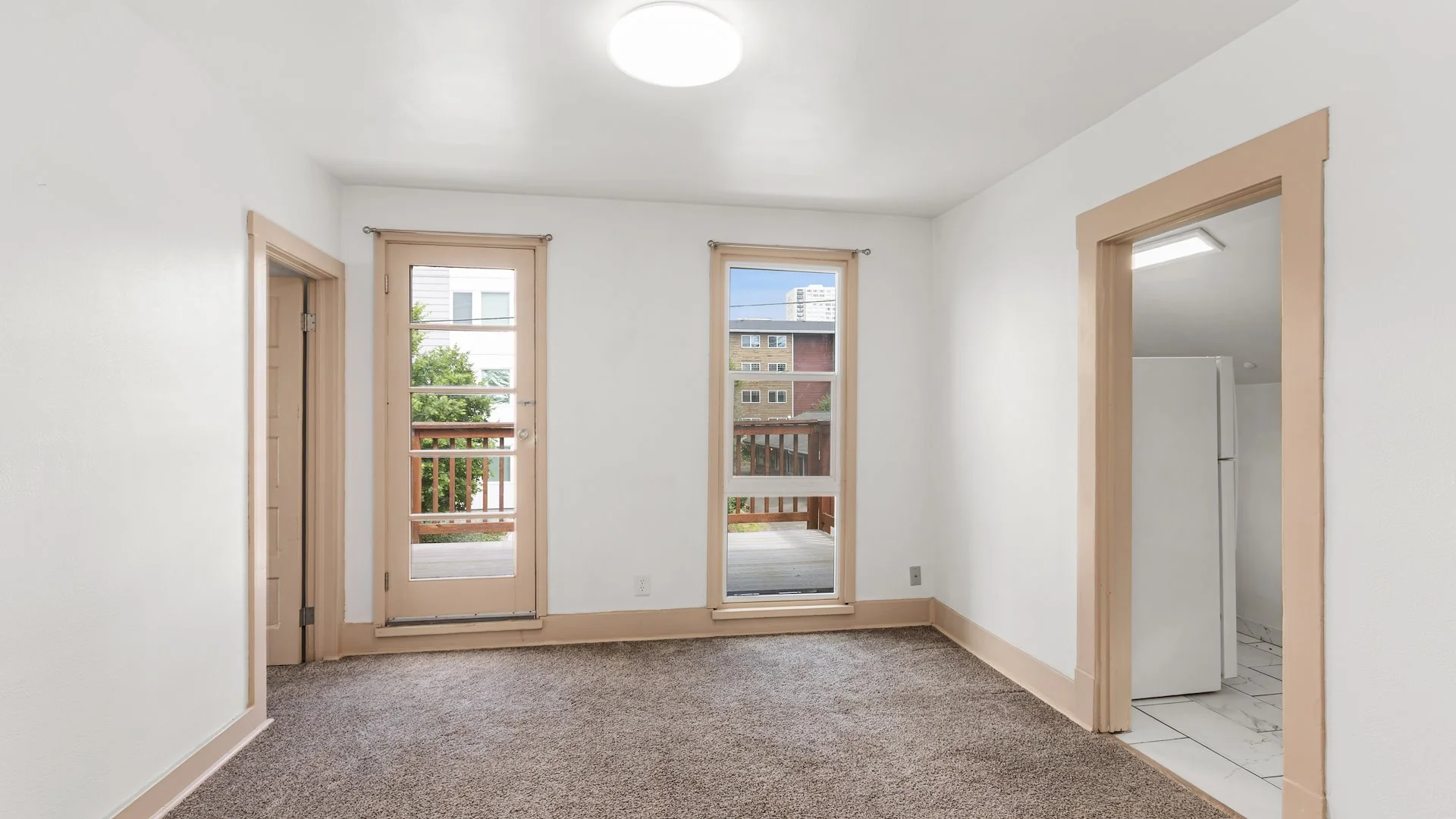 709 NE 43rd St — Sale in Seattle, WA, photo 3 of 7