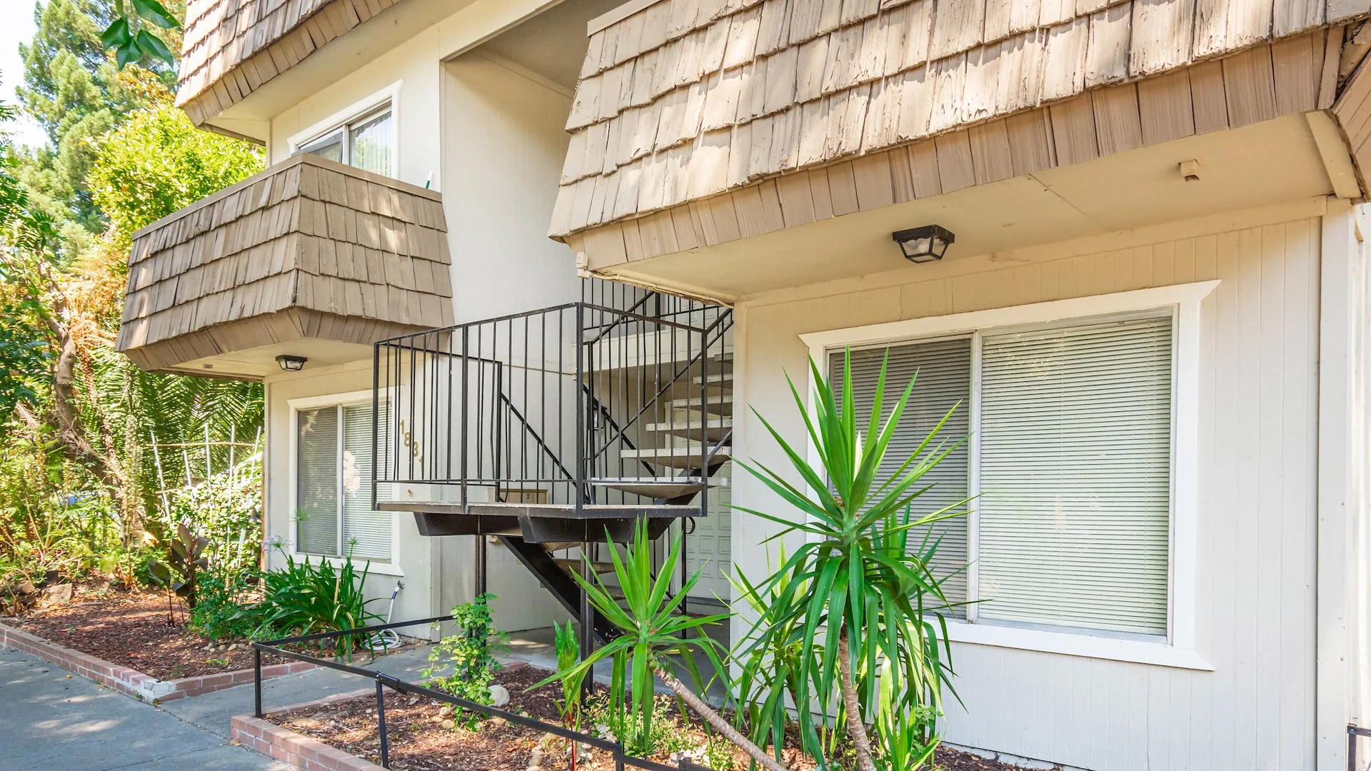 1829 H St — Sale in Sacramento, CA, photo 3 of 8